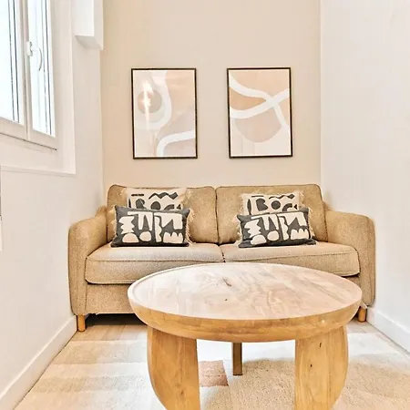 Cozy And Convenient In Asnieres-sur-seine-v