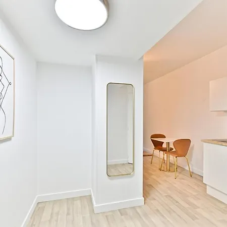 Apartament Cozy And Convenient In Asnieres-sur-seine-v Asnières